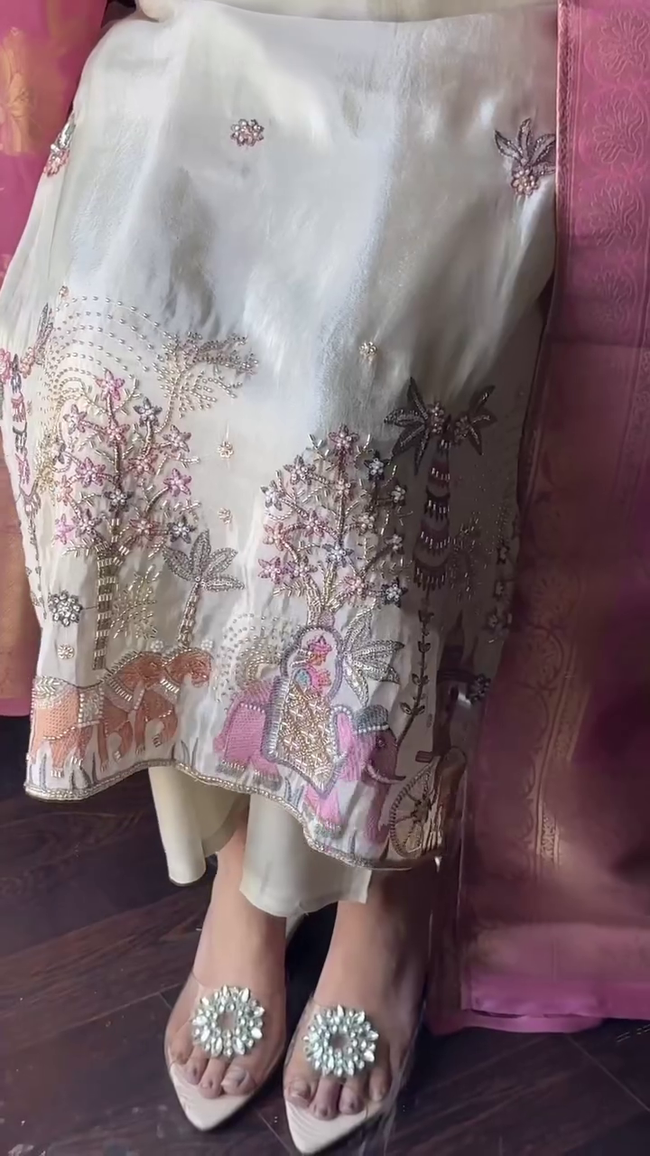 Royal Ivory Embroidered Traditional Suit Set with Pink Dupatta πΈπ€π - Image 5
