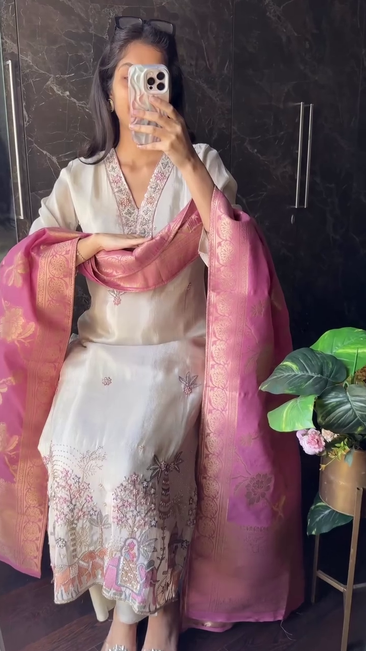 Royal Ivory Embroidered Traditional Suit Set with Pink Dupatta πΈπ€π
